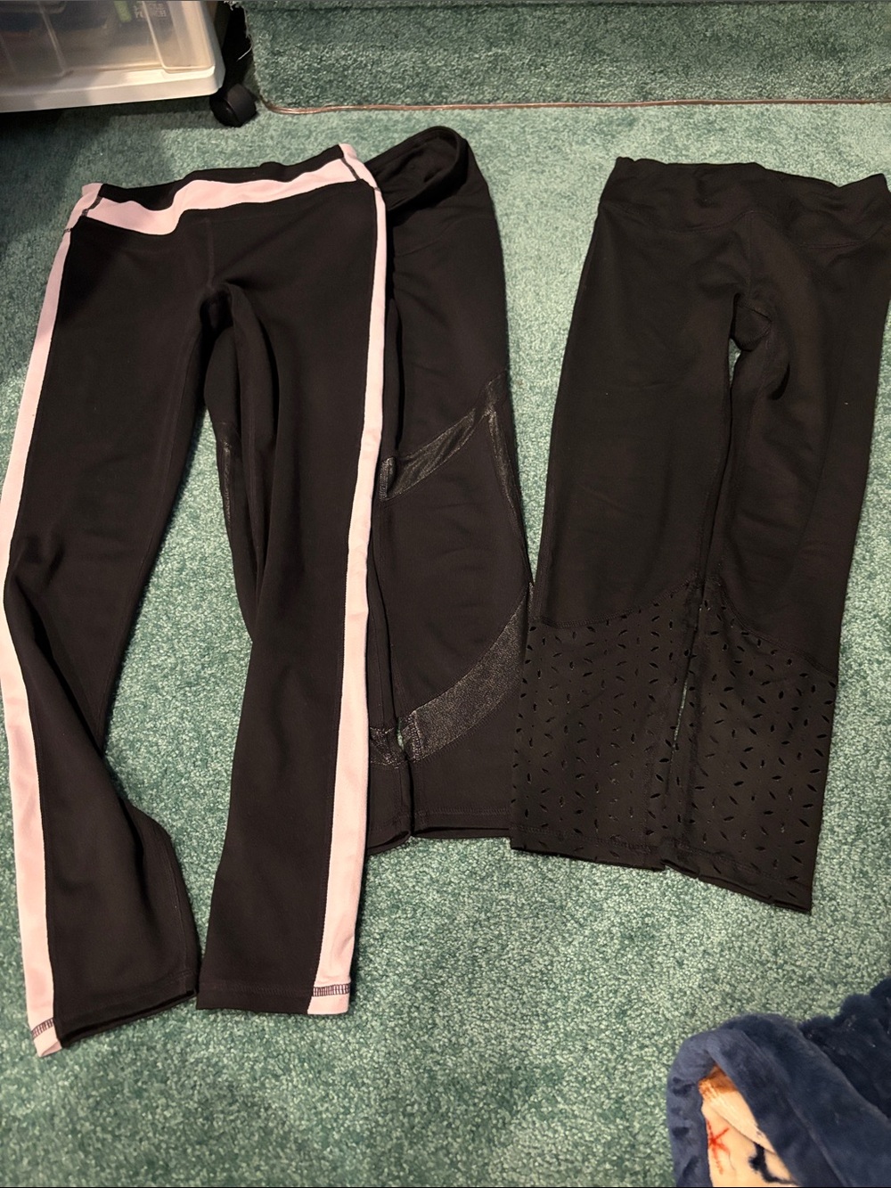 Gaiam Women XS Leggings Bundle 3 Pack Capri‎ Metallic Floral Activewear Yoga